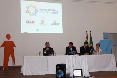 Projeto Empreendedores Para o Futuro forma mais duas turmas em escola básica de Florianópolis