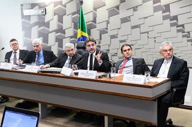 Proposta defende mais peso tributário sobre a renda e o patrimônio