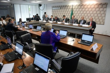 Especialistas defendem tributação especial para combater empresas sonegadores de impostos