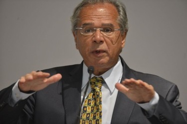 Tributaristas debatem Paulo Guedes e o aumento da alíquota de IR sobre dividendos