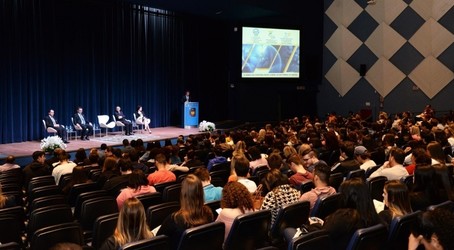 Primeiro dia de Ececon reúne mais de 500 alunos e professores na UFSC