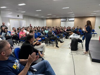 Contadores de Ibirama e estudantes de ciências contábeis recebem CRCSC para palestra sobre Tendências na Profissão Contábil