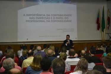 Presidente do CRCSC fez palestra para empresários em Mondaí